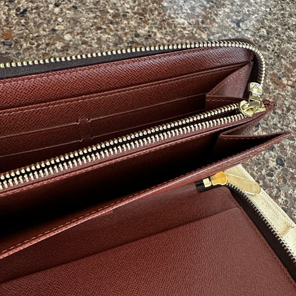 Authentic Louis Vuitton Monogram Canvas Zippy Wallet - Picture 6 of 8